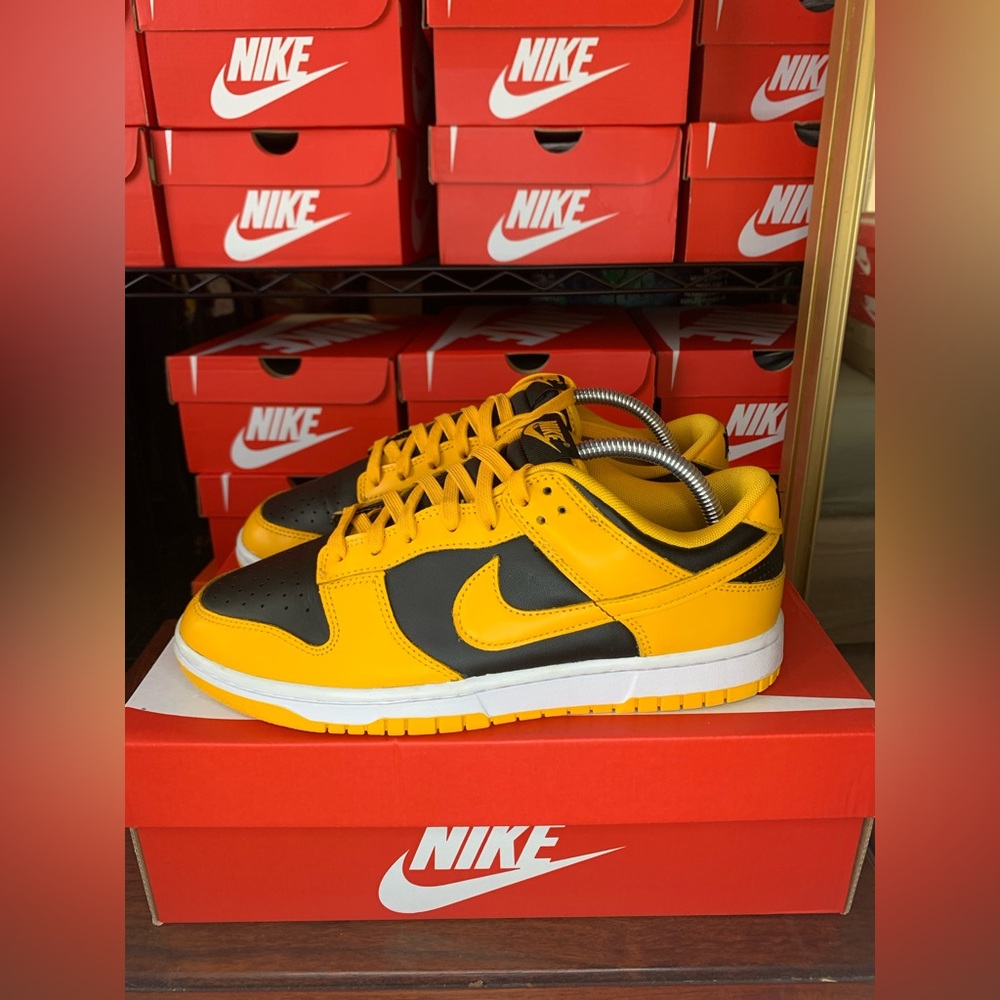 nike dunk goldenrod